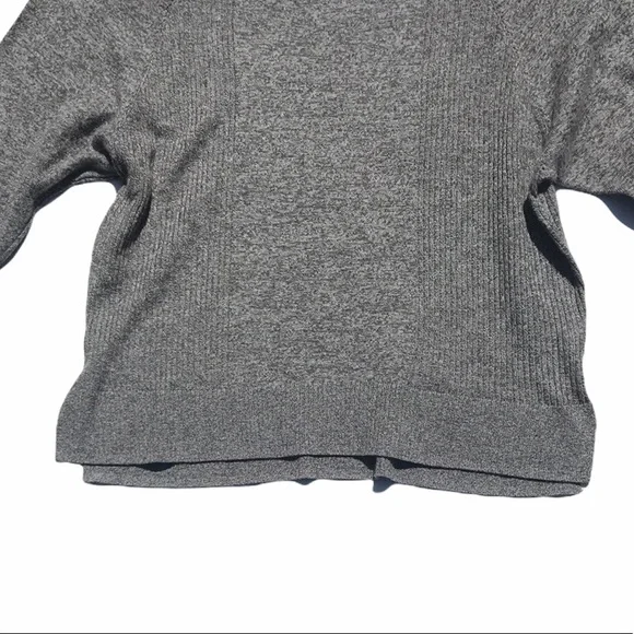 3/$25🍾🍾American Eagle Light Weight Gray 3/4 Sleeve Sweater - Picture 7 of 8